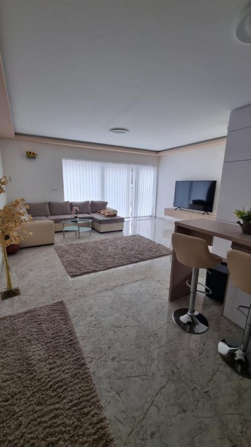 セゲドSarkcsillag Teljes Csaladihaz- Star Complete Family Houseアパートメント エクステリア 写真