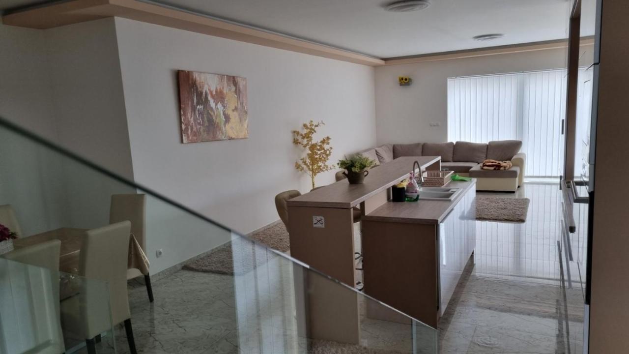 セゲドSarkcsillag Teljes Csaladihaz- Star Complete Family Houseアパートメント エクステリア 写真