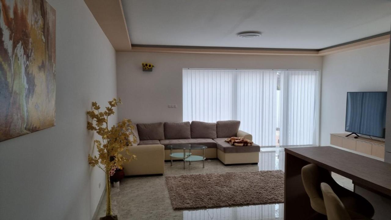 セゲドSarkcsillag Teljes Csaladihaz- Star Complete Family Houseアパートメント エクステリア 写真