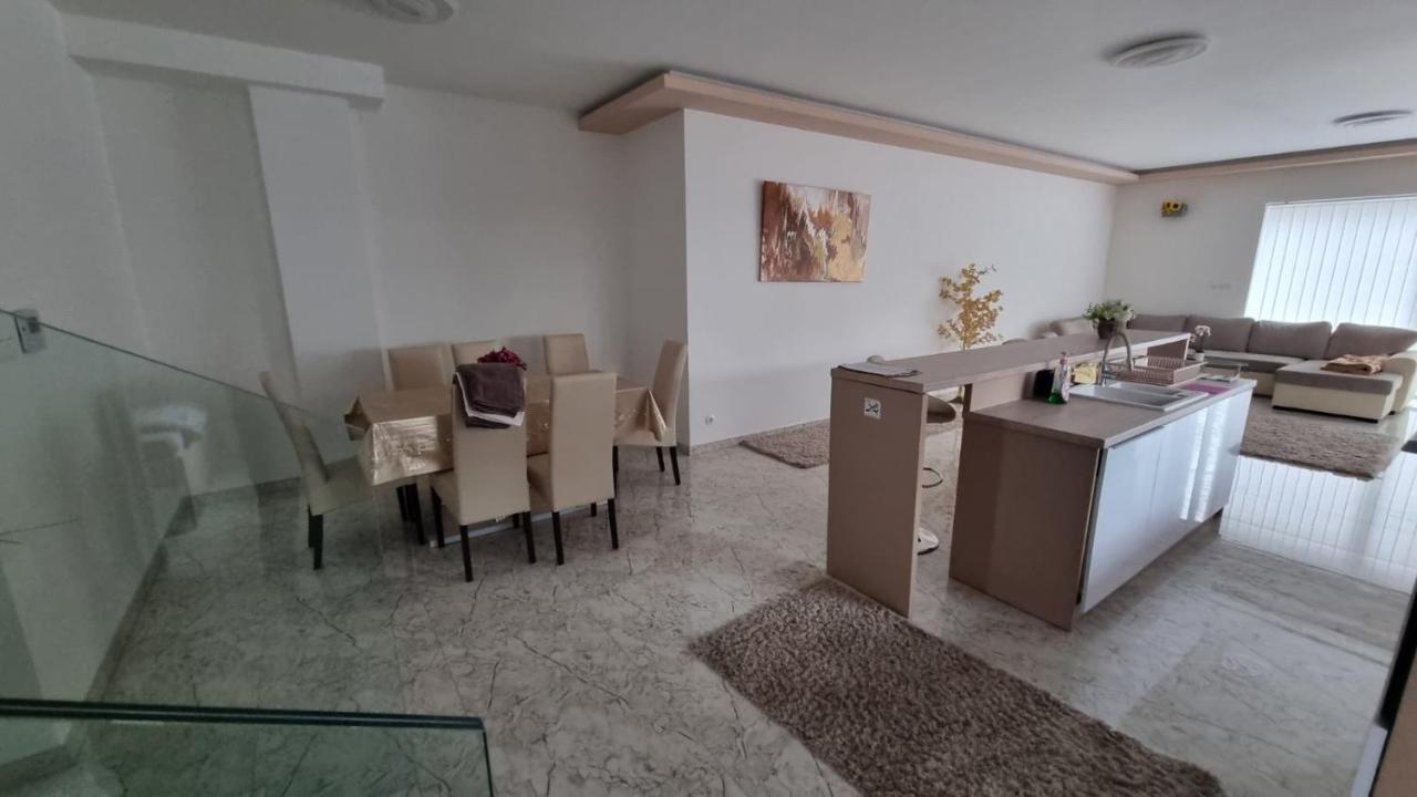 セゲドSarkcsillag Teljes Csaladihaz- Star Complete Family Houseアパートメント エクステリア 写真